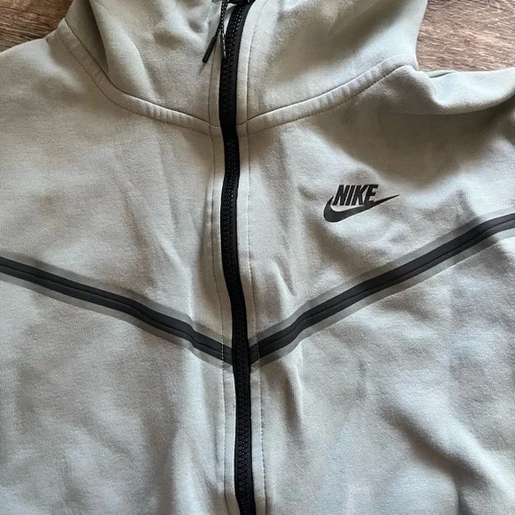 Nike Light Green Hooded Jacket - Picture 2 of 5
